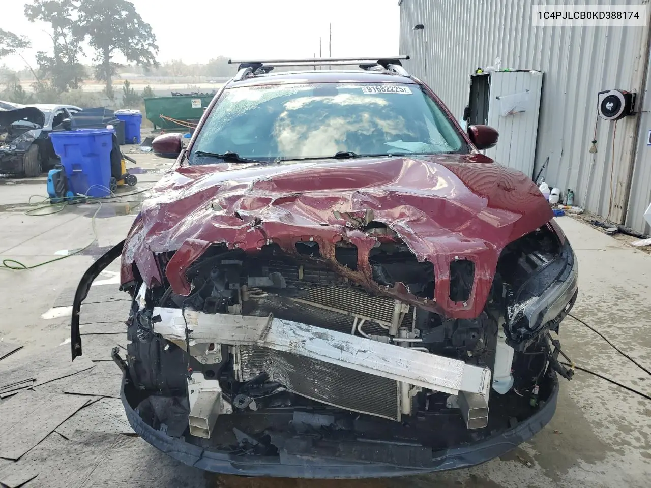 1C4PJLCB0KD388174 2019 Jeep Cherokee Latitude