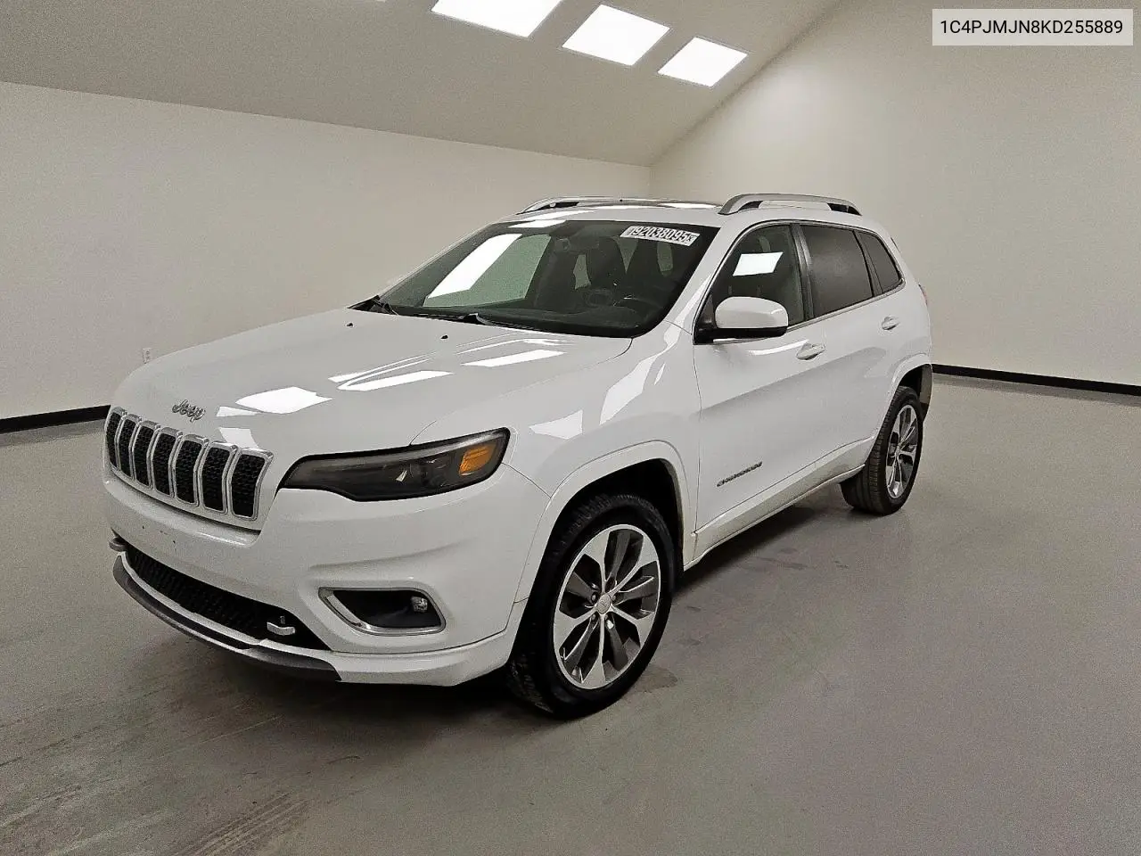 1C4PJMJN8KD255889 2019 Jeep Cherokee Overland