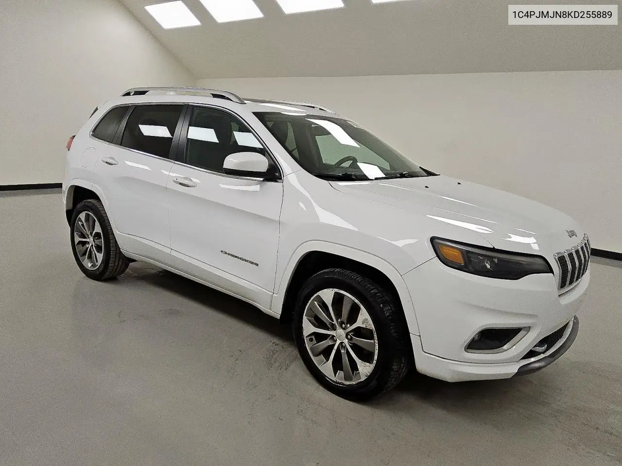 1C4PJMJN8KD255889 2019 Jeep Cherokee Overland