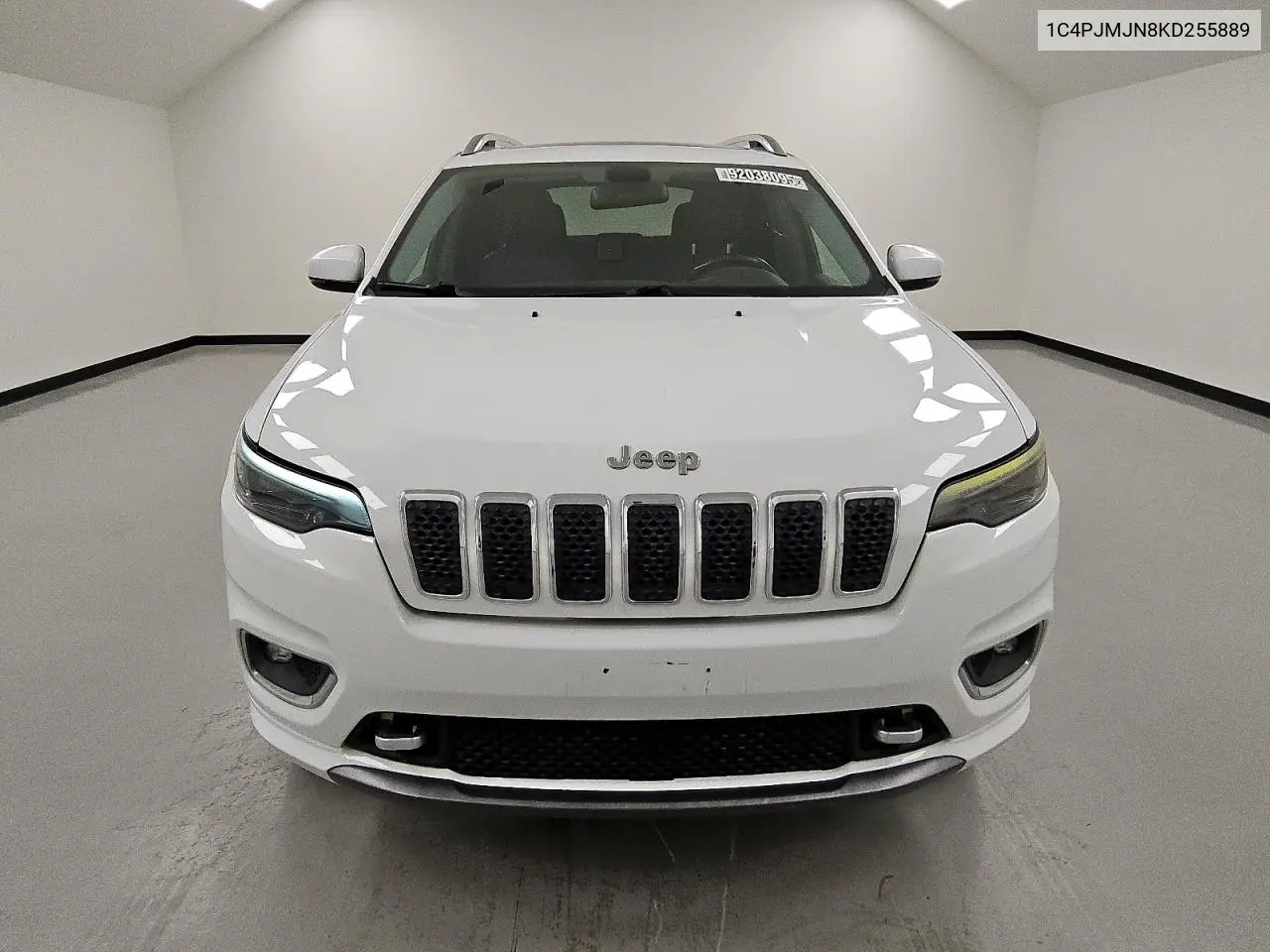 1C4PJMJN8KD255889 2019 Jeep Cherokee Overland