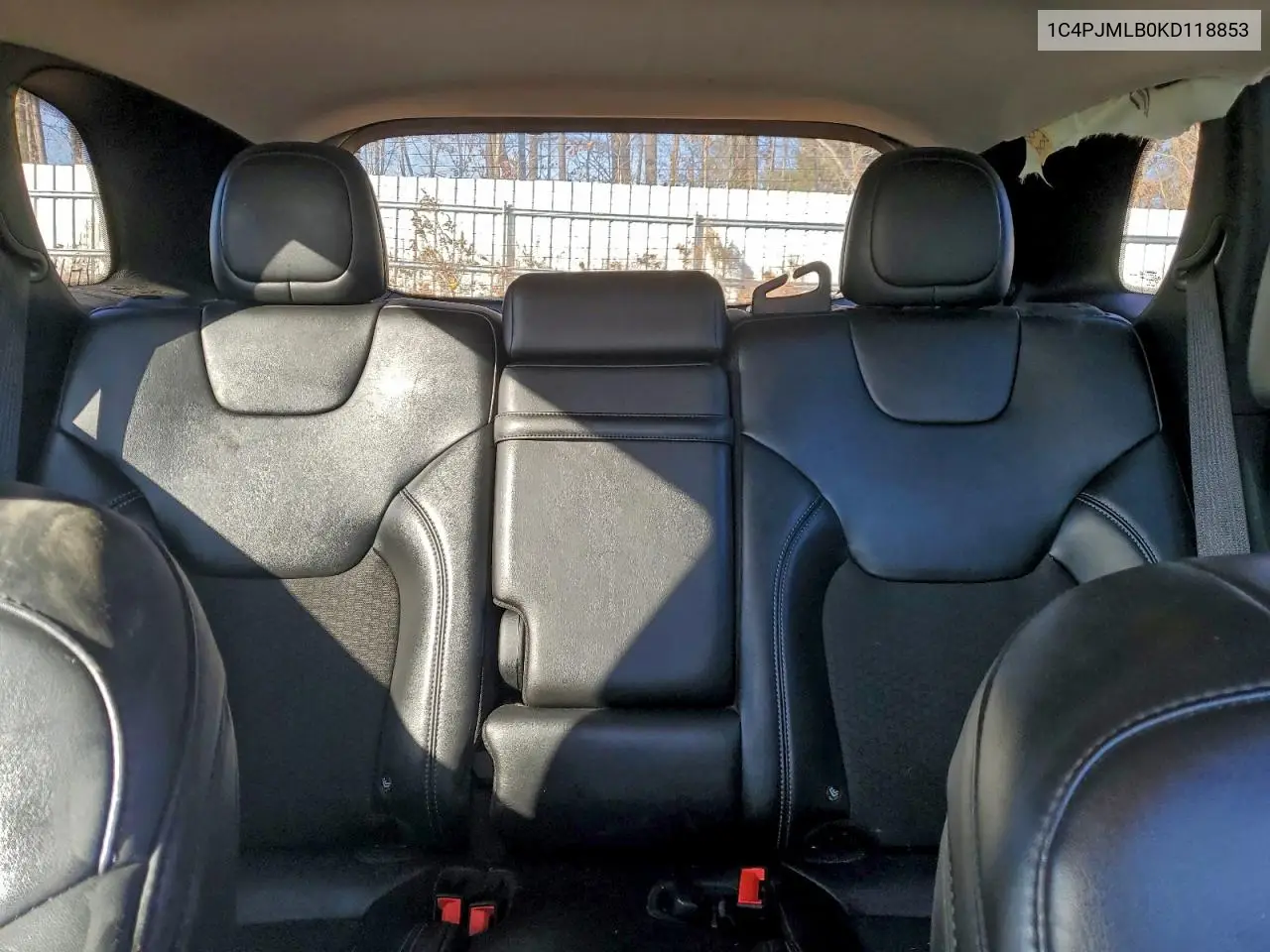 1C4PJMLB0KD118853 2019 Jeep Cherokee Latitude Plus