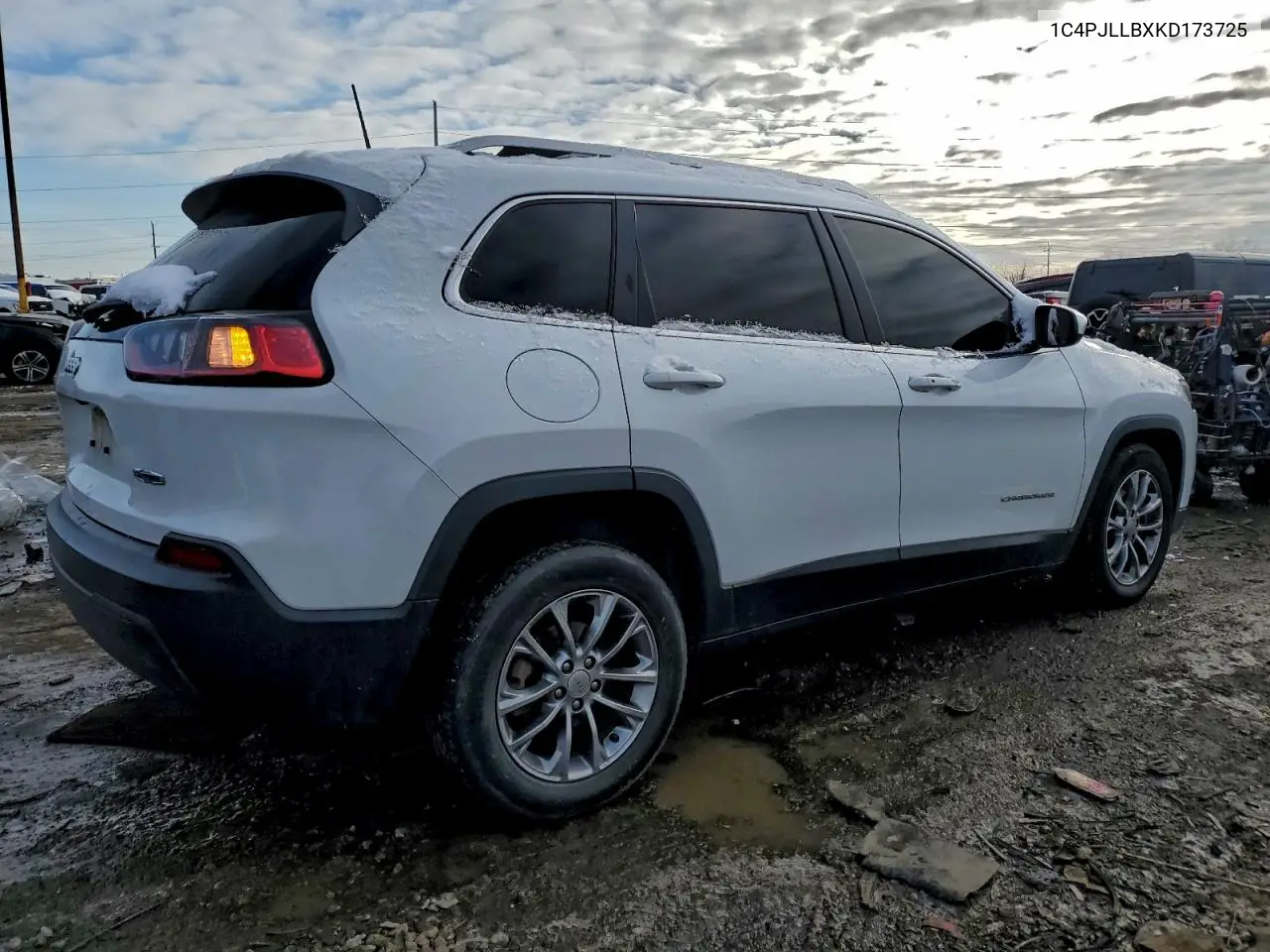 1C4PJLLBXKD173725 2019 Jeep Cherokee Latitude Plus