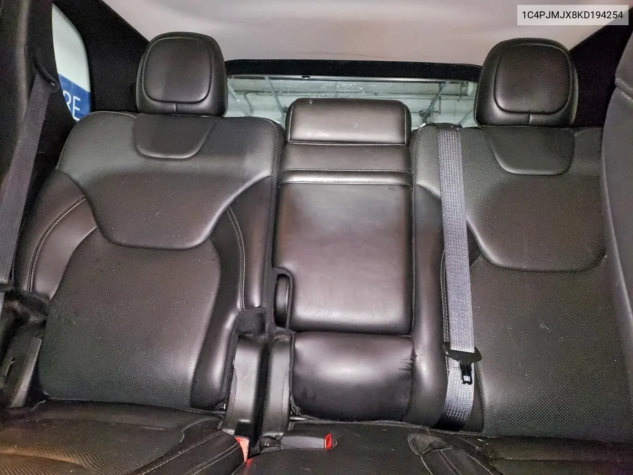 1C4PJMJX8KD194254 2019 Jeep Cherokee Overland