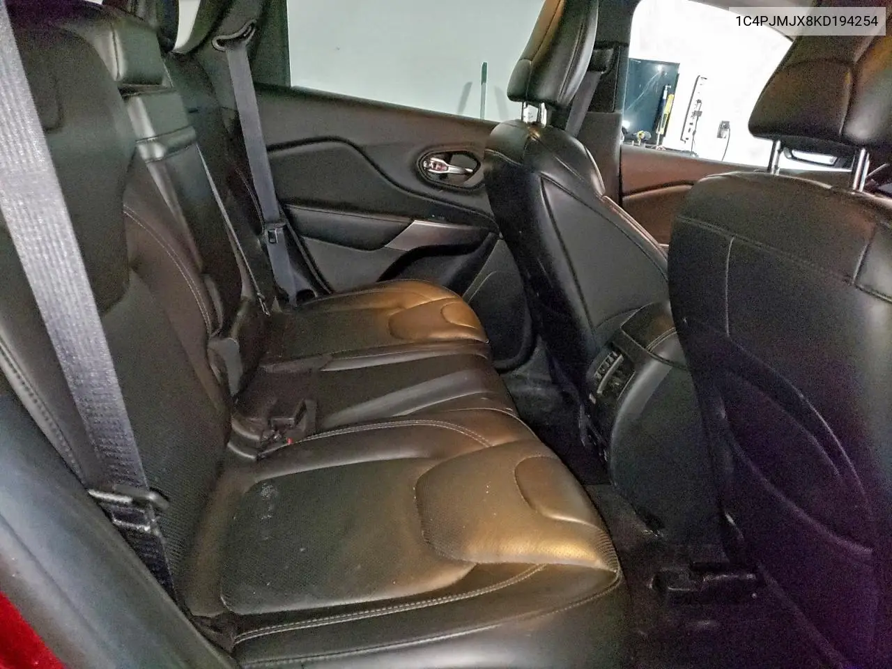 1C4PJMJX8KD194254 2019 Jeep Cherokee Overland