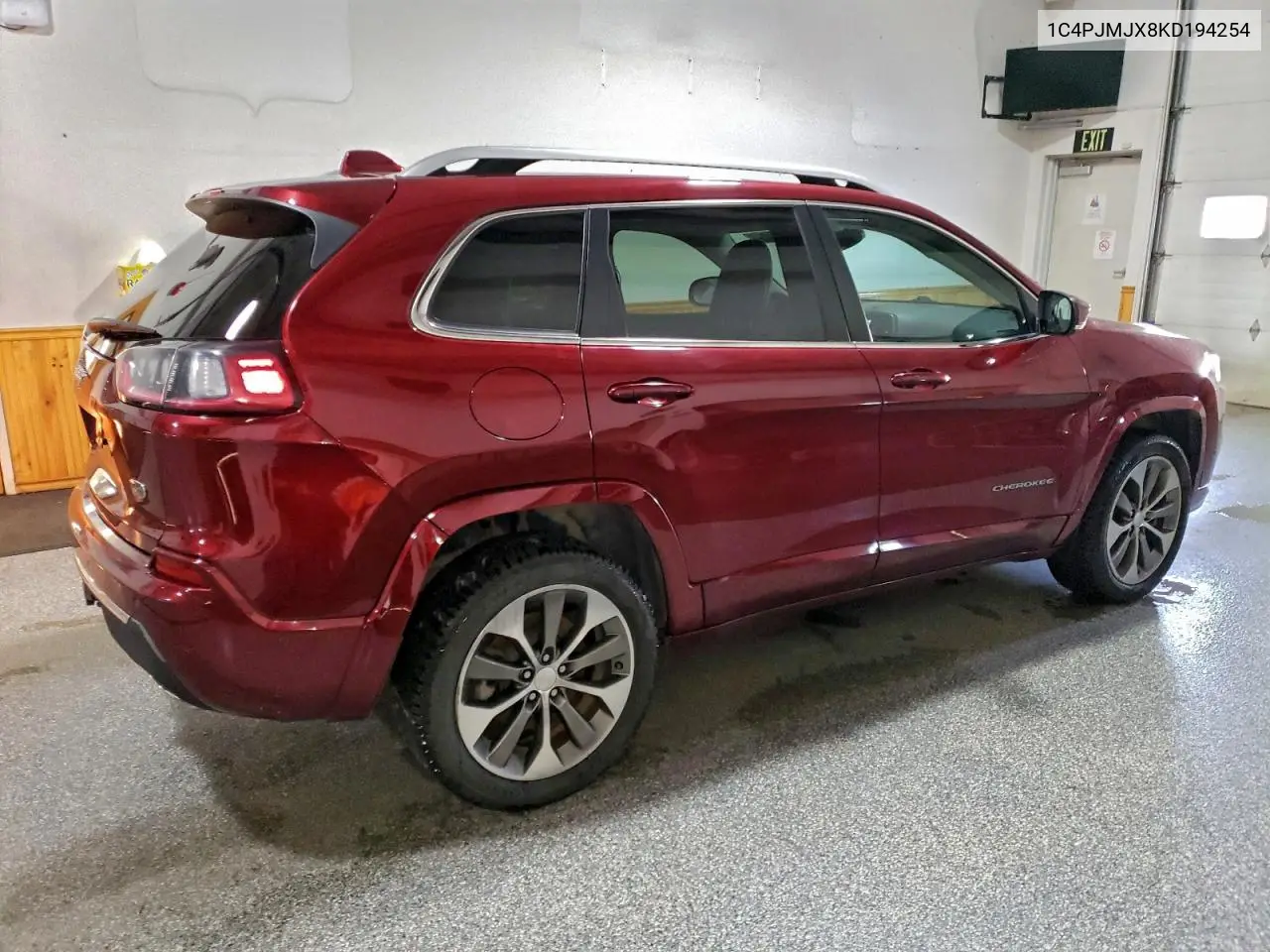 1C4PJMJX8KD194254 2019 Jeep Cherokee Overland
