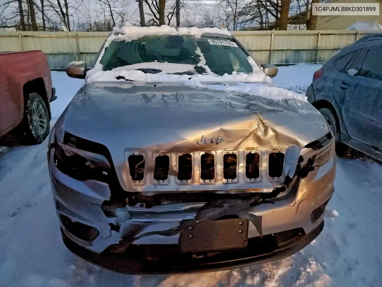 1C4PJMLB8KD301899 2019 Jeep Cherokee Latitude Plus