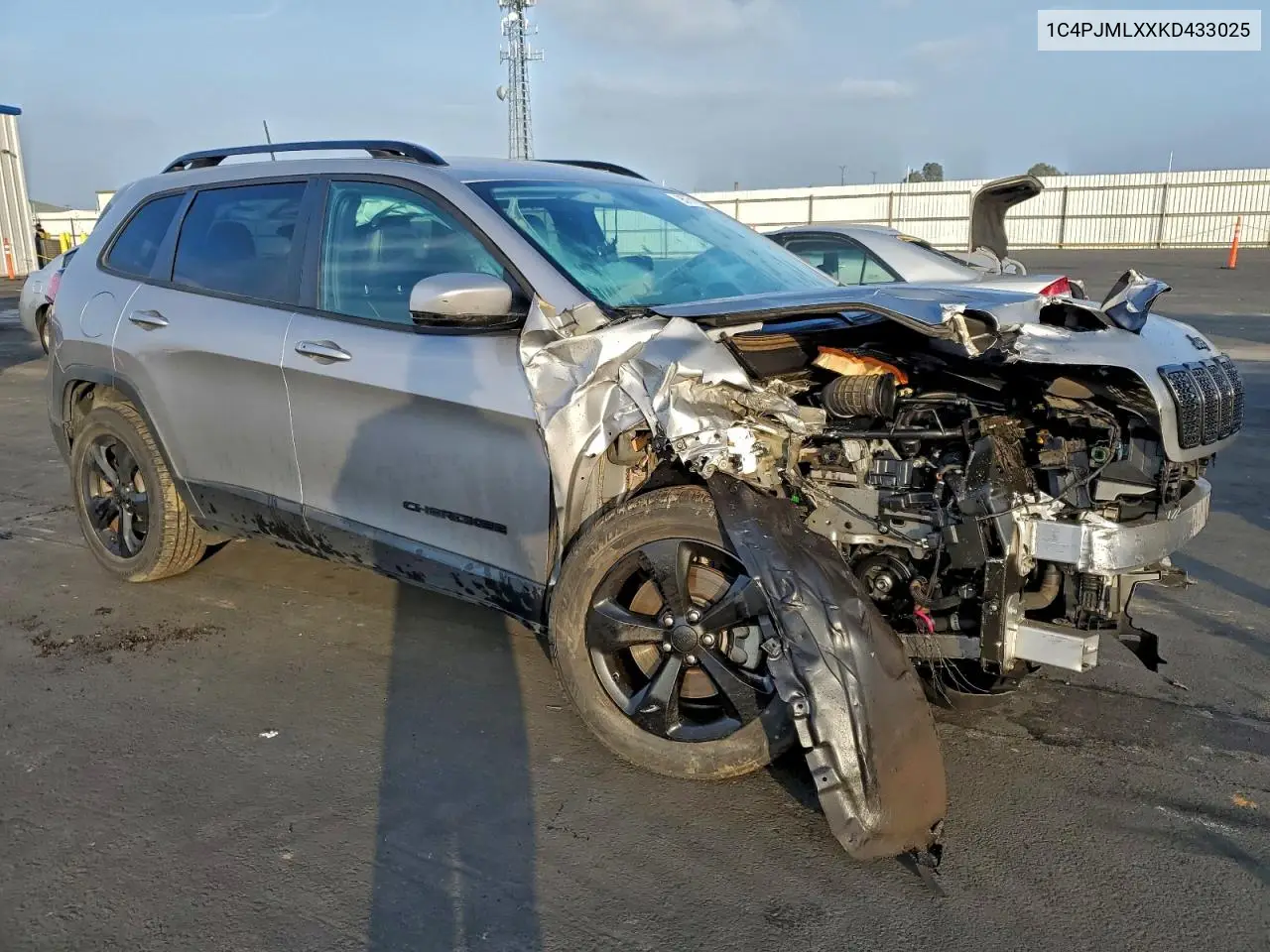 1C4PJMLXXKD433025 2019 Jeep Cherokee Latitude Plus
