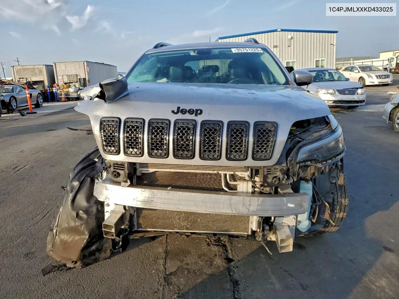 1C4PJMLXXKD433025 2019 Jeep Cherokee Latitude Plus