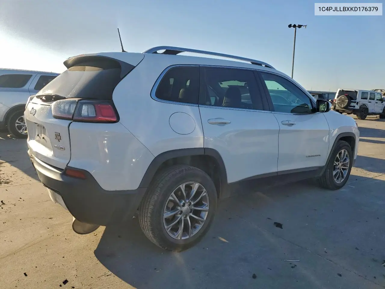 1C4PJLLBXKD176379 2019 Jeep Cherokee Latitude Plus