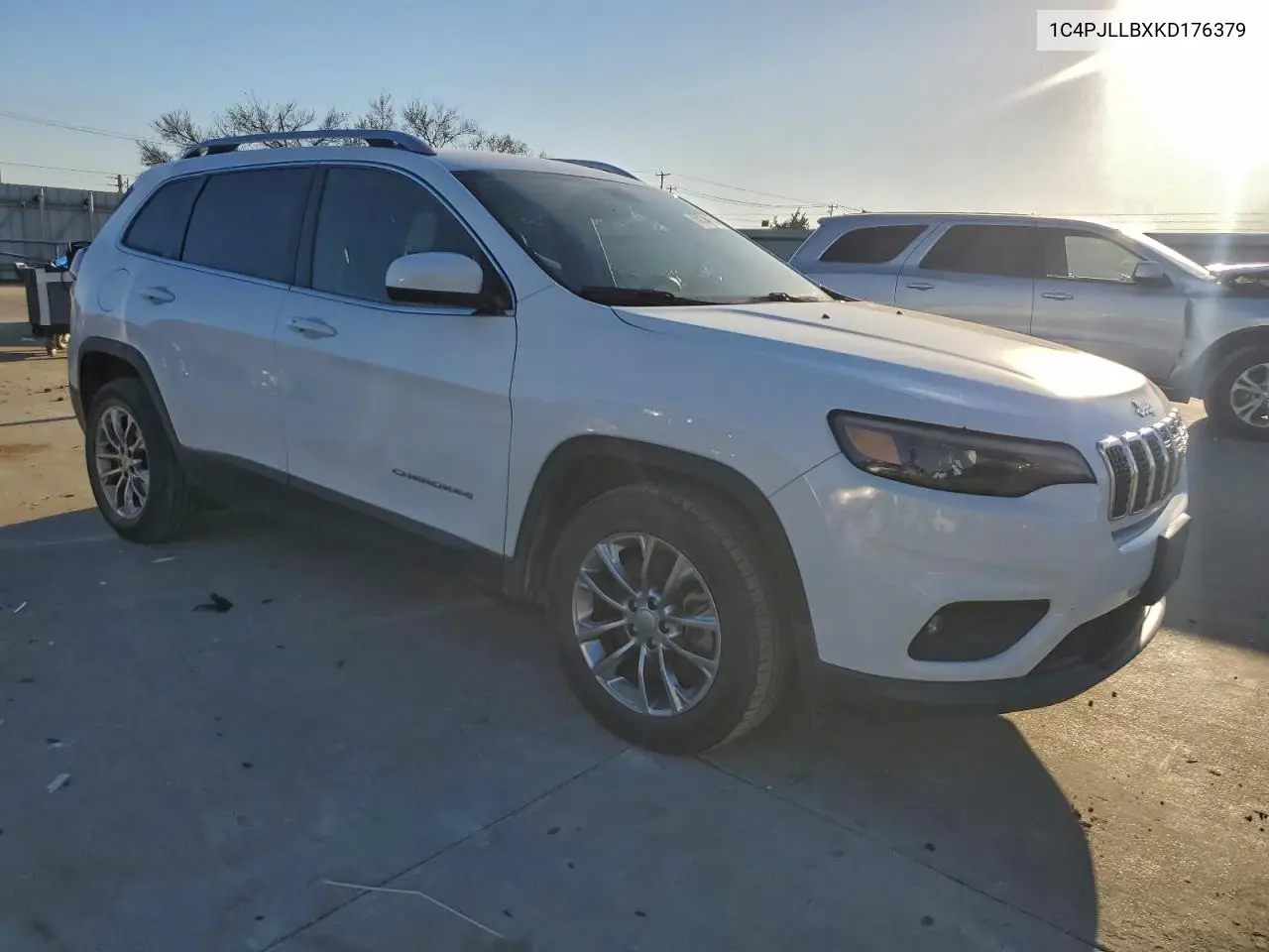 1C4PJLLBXKD176379 2019 Jeep Cherokee Latitude Plus