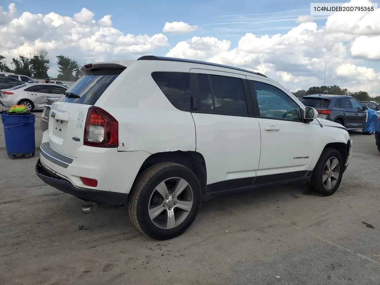 1C4NJDEB2GD795365 2016 Jeep Compass Latitude