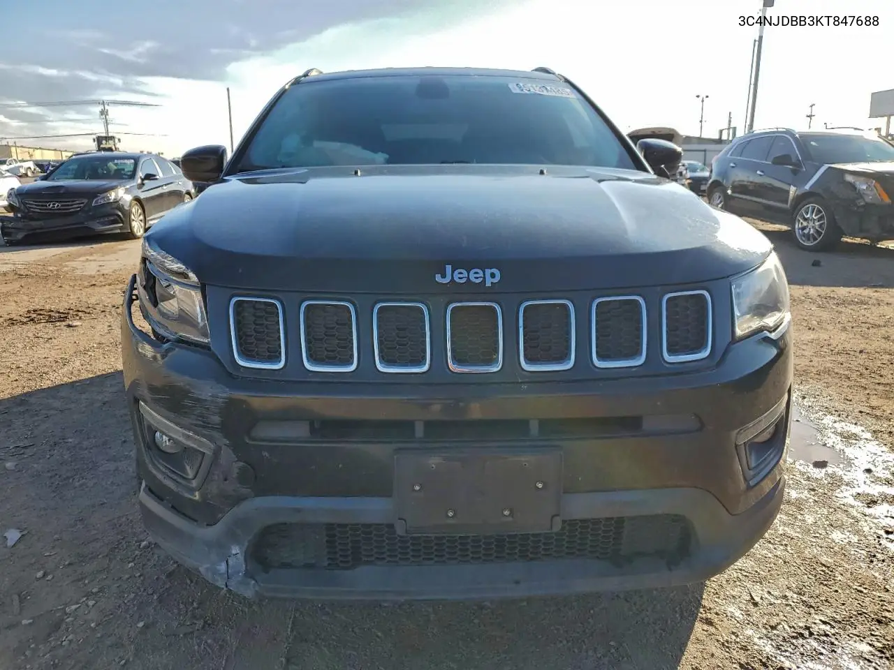 3C4NJDBB3KT847688 2019 Jeep Compass Latitude