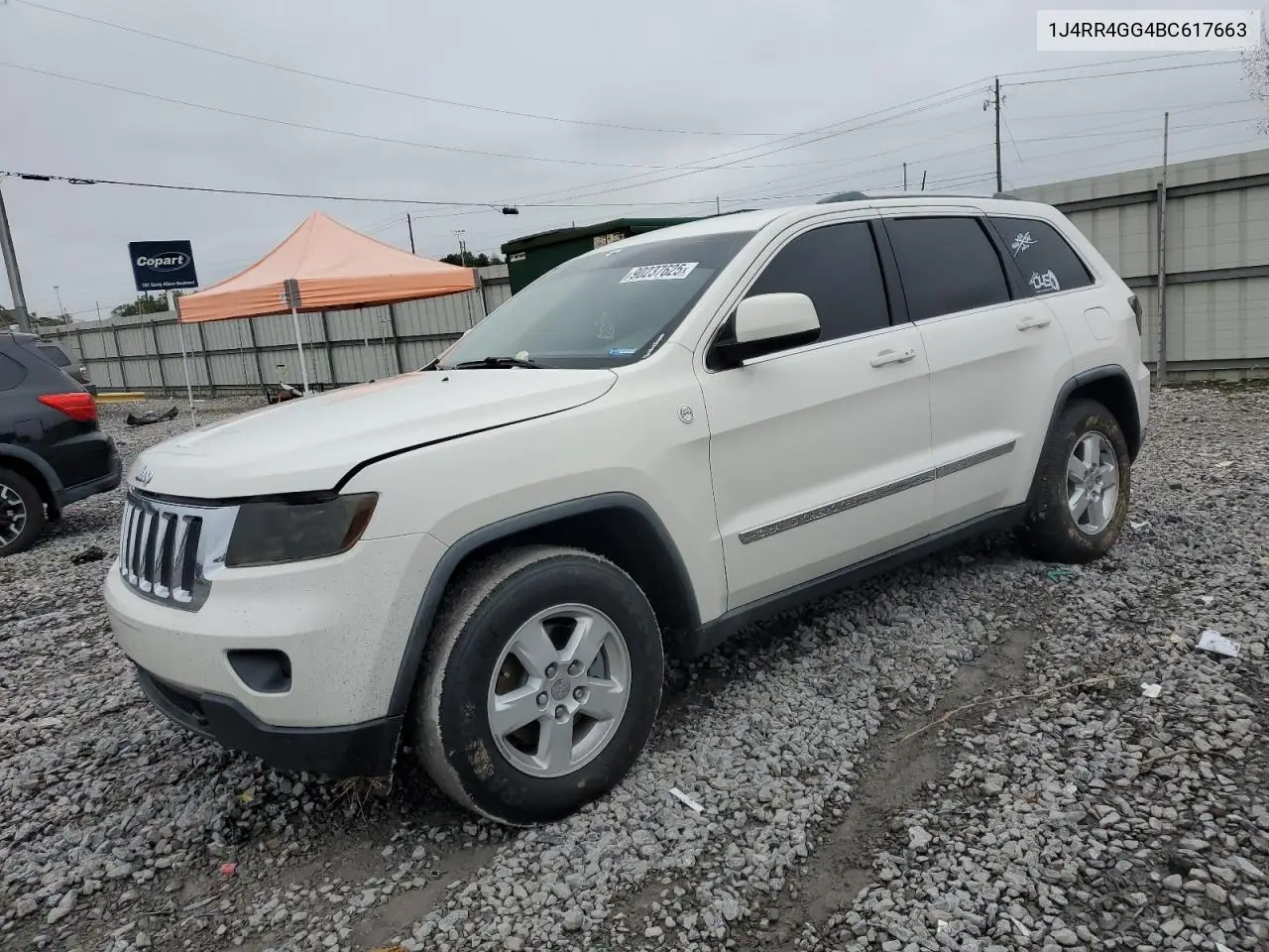 1J4RR4GG4BC617663 2011 Jeep Grand Cherokee Laredo