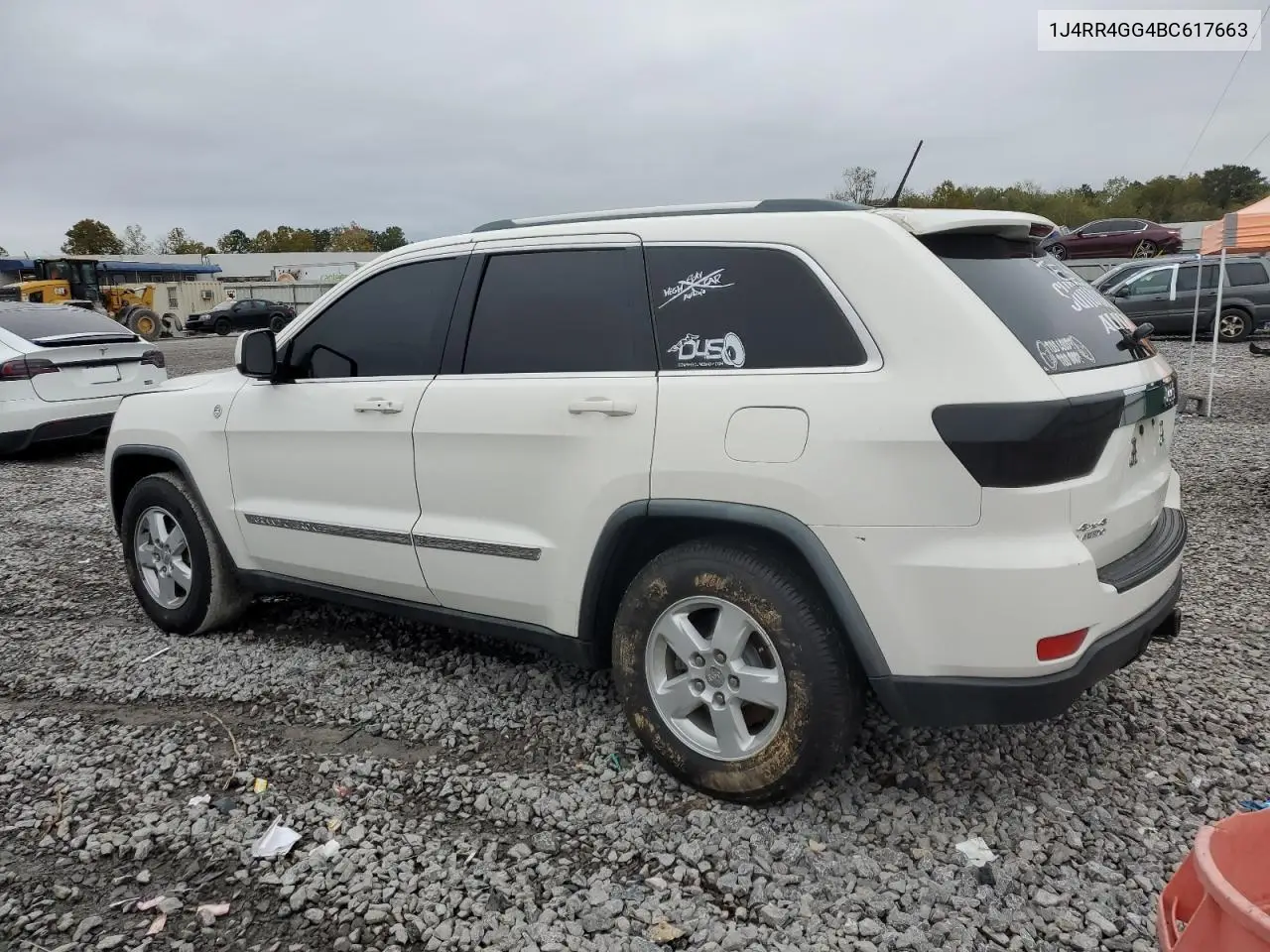1J4RR4GG4BC617663 2011 Jeep Grand Cherokee Laredo