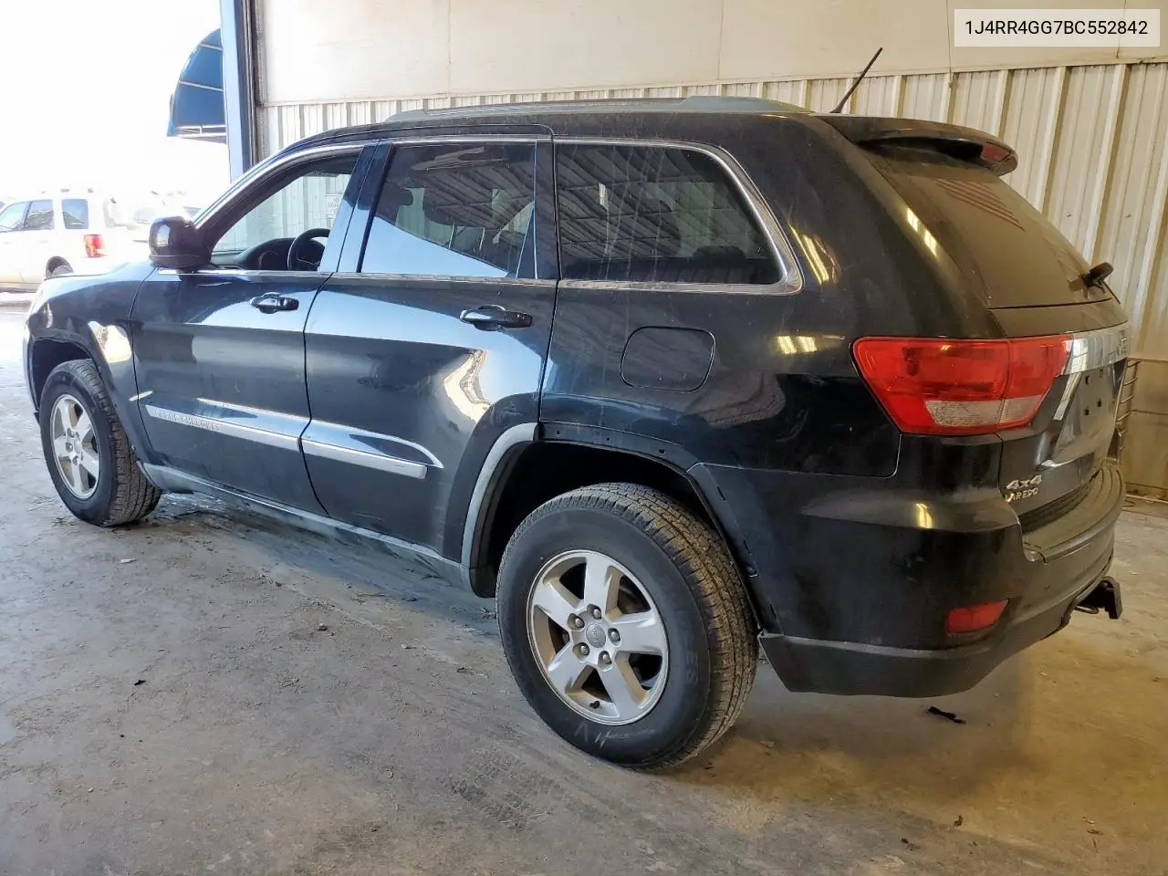 1J4RR4GG7BC552842 2011 Jeep Grand Cherokee Laredo
