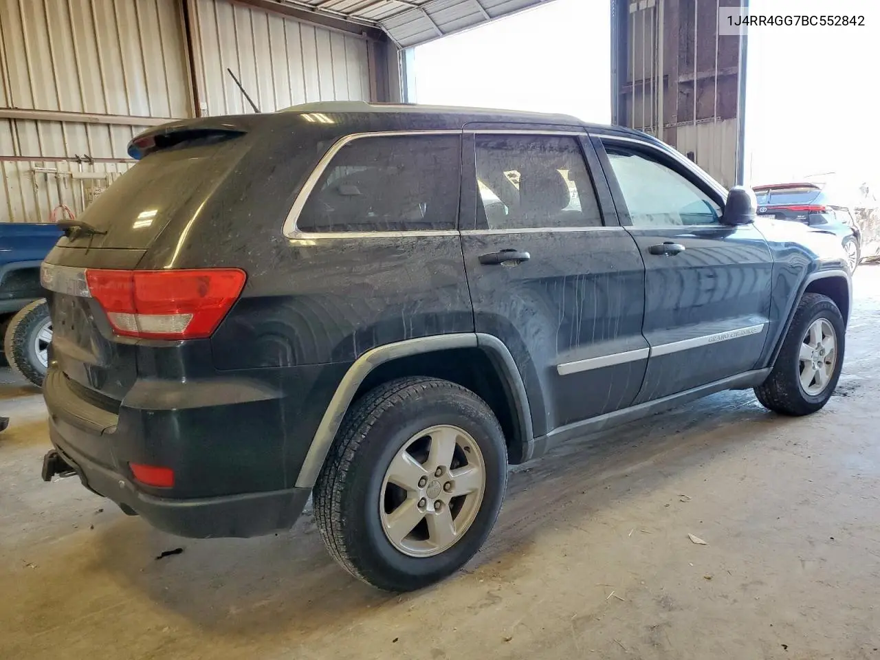 1J4RR4GG7BC552842 2011 Jeep Grand Cherokee Laredo