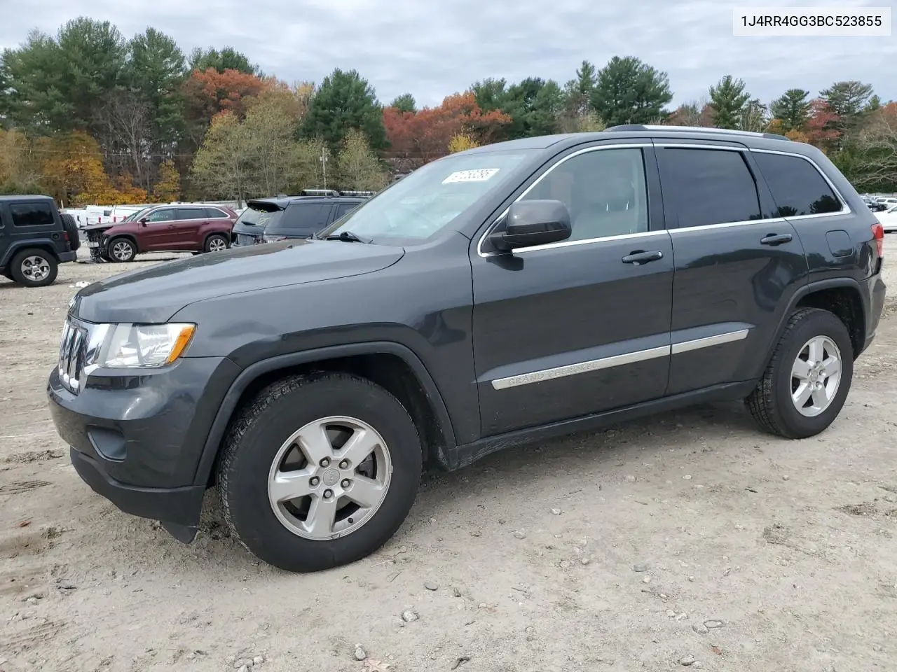 1J4RR4GG3BC523855 2011 Jeep Grand Cherokee Laredo