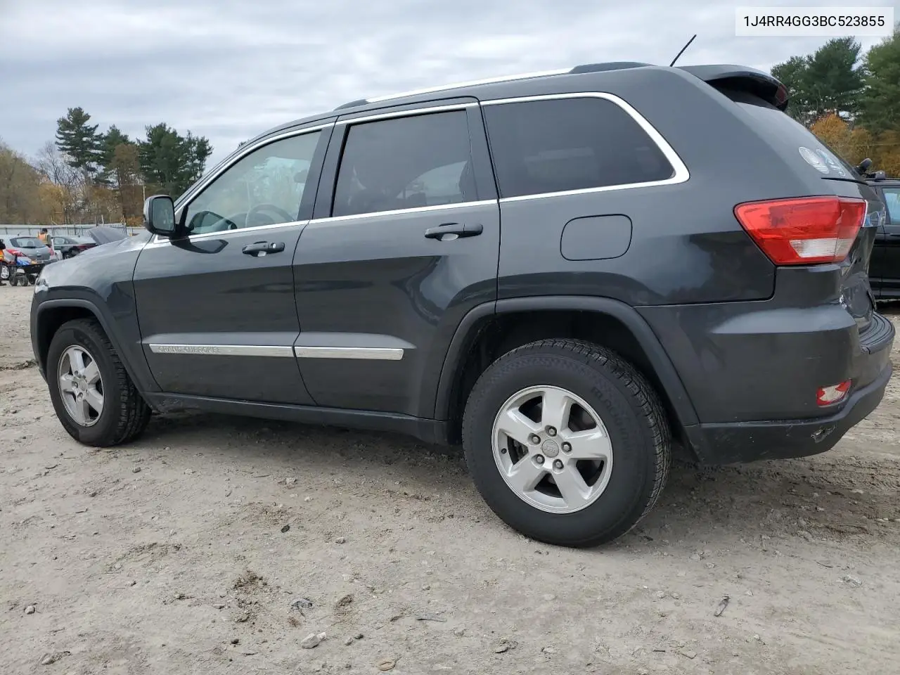 1J4RR4GG3BC523855 2011 Jeep Grand Cherokee Laredo