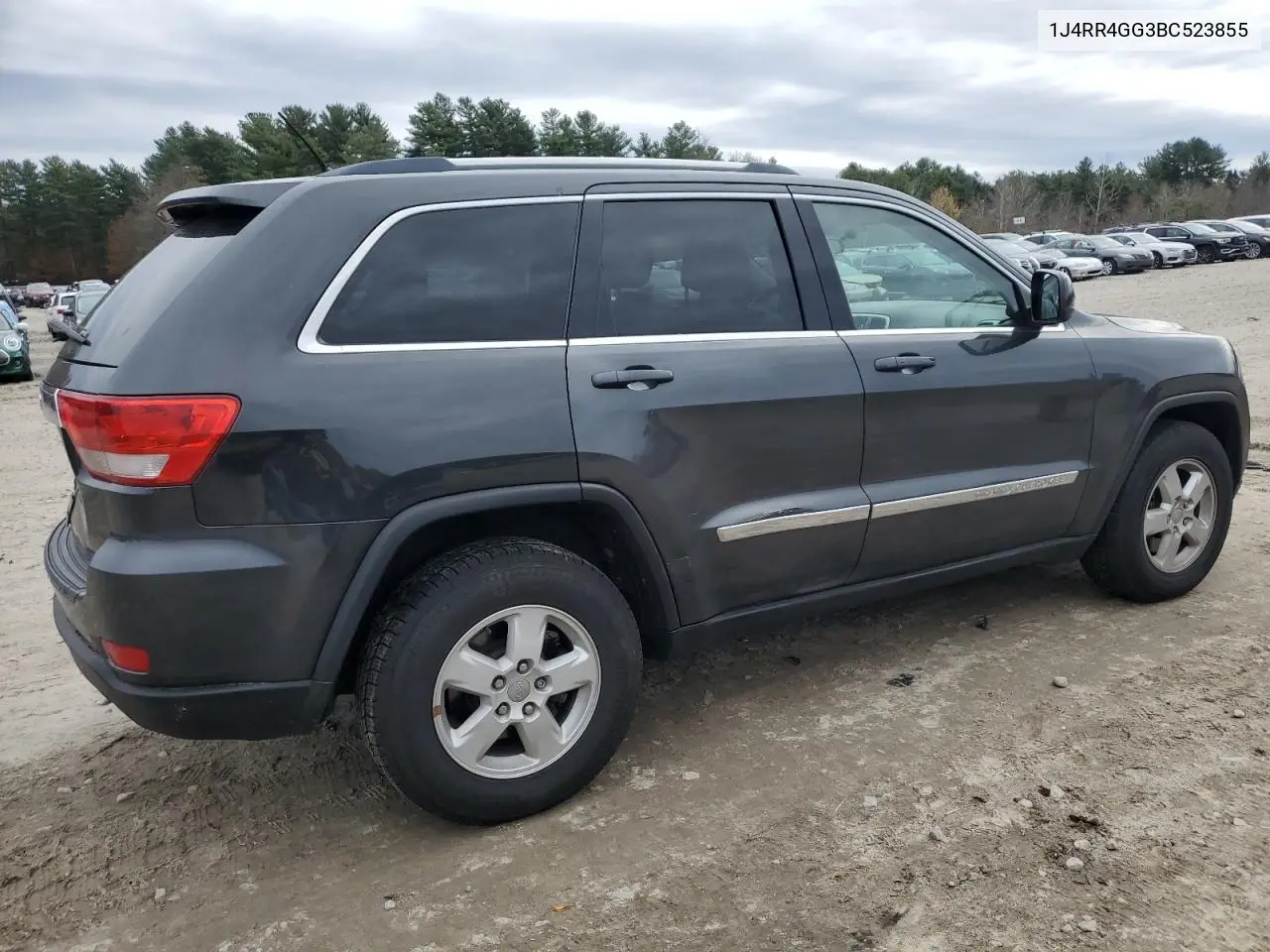1J4RR4GG3BC523855 2011 Jeep Grand Cherokee Laredo
