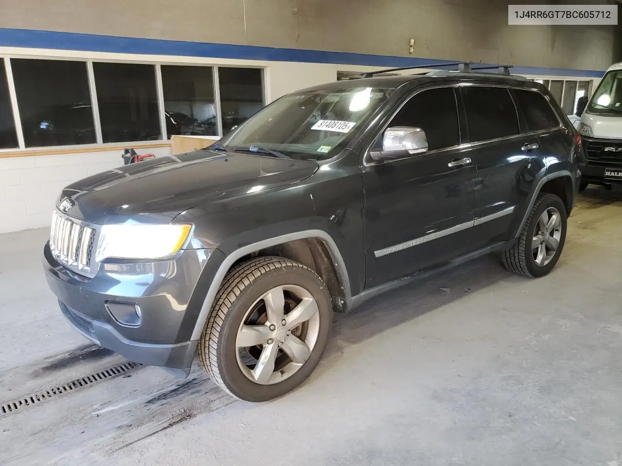 1J4RR6GT7BC605712 2011 Jeep Grand Cherokee Overland