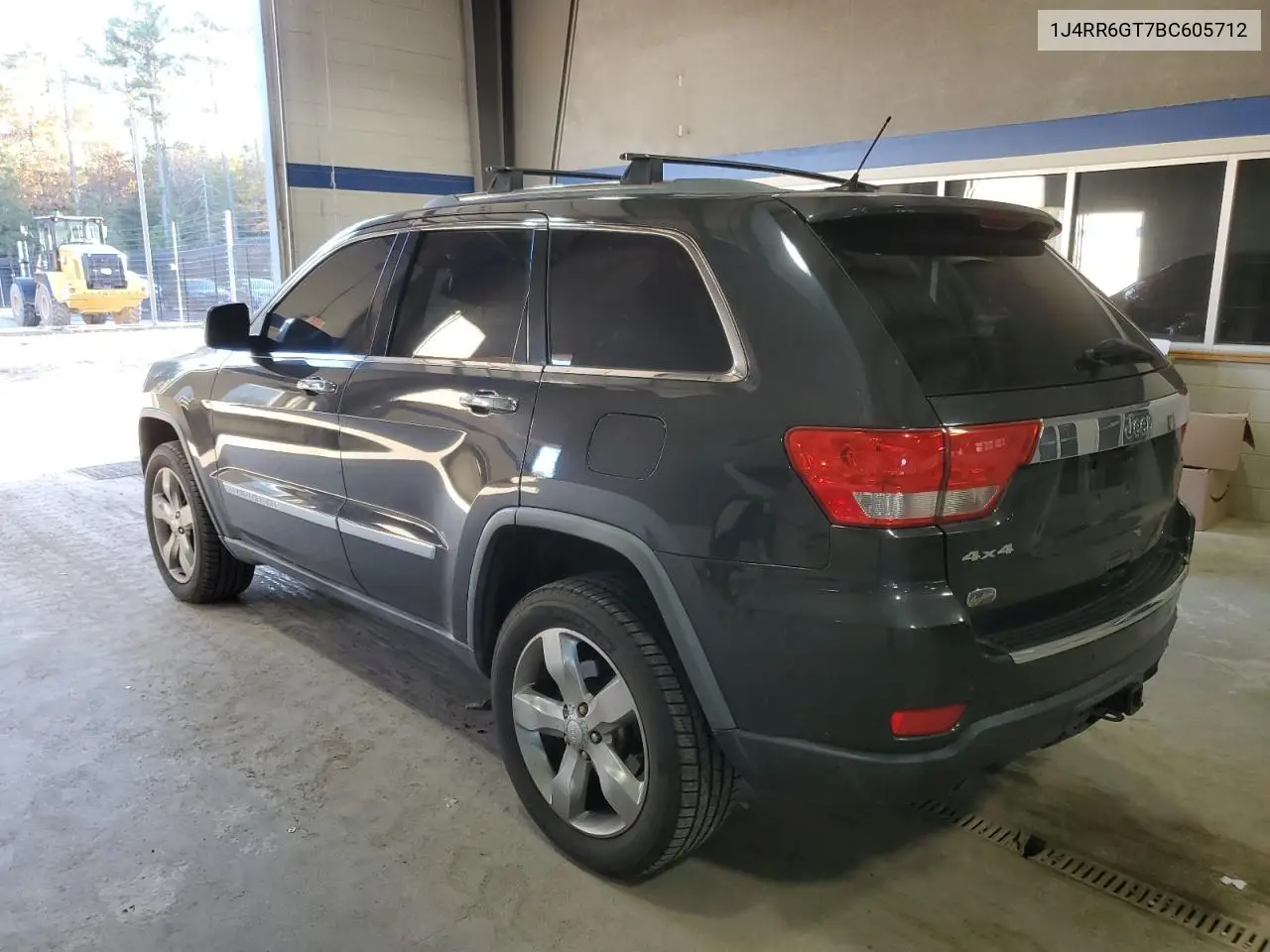 1J4RR6GT7BC605712 2011 Jeep Grand Cherokee Overland
