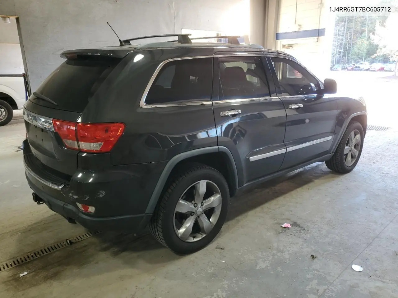 1J4RR6GT7BC605712 2011 Jeep Grand Cherokee Overland