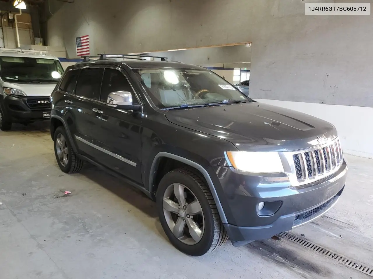 1J4RR6GT7BC605712 2011 Jeep Grand Cherokee Overland