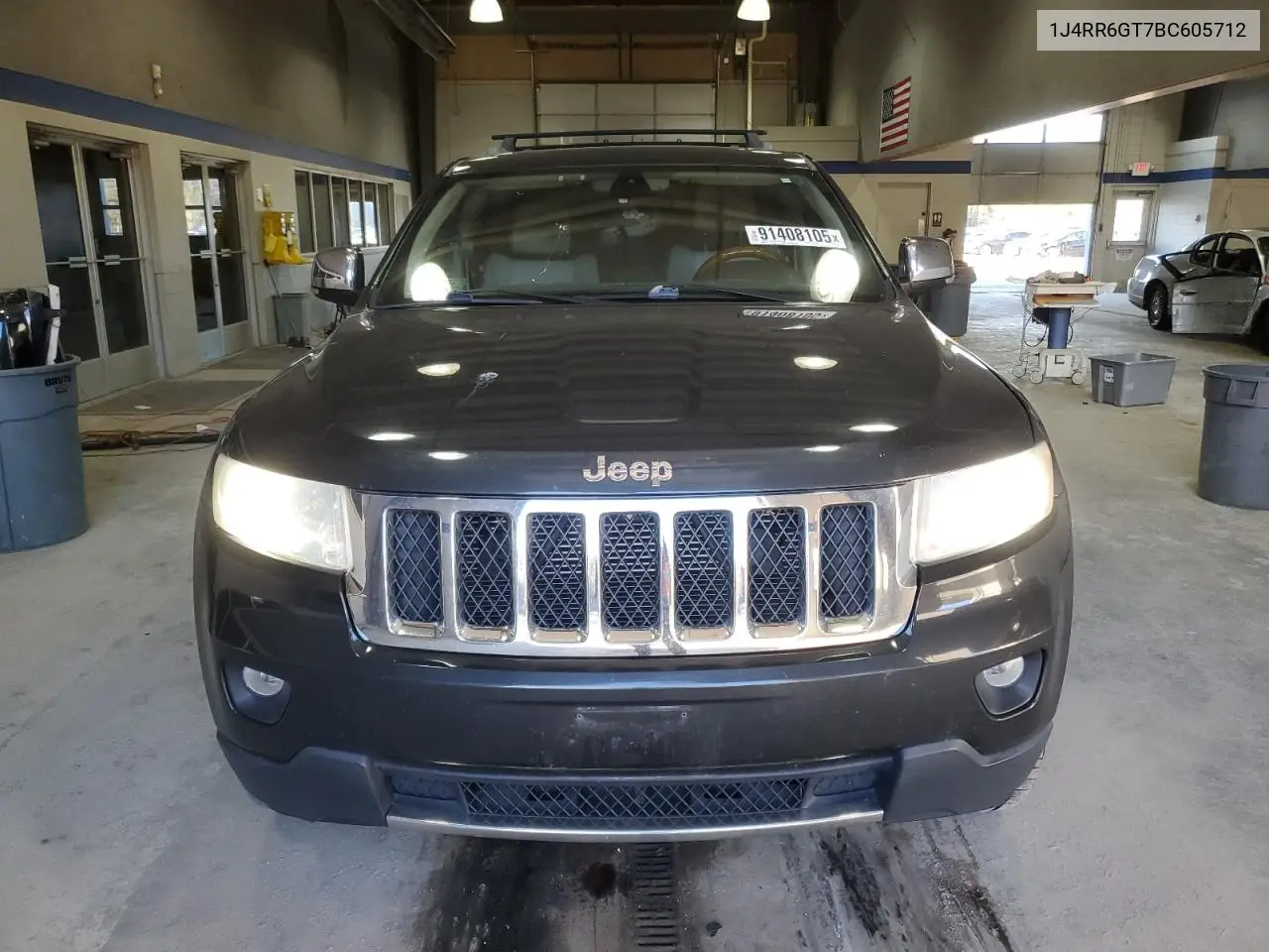 1J4RR6GT7BC605712 2011 Jeep Grand Cherokee Overland