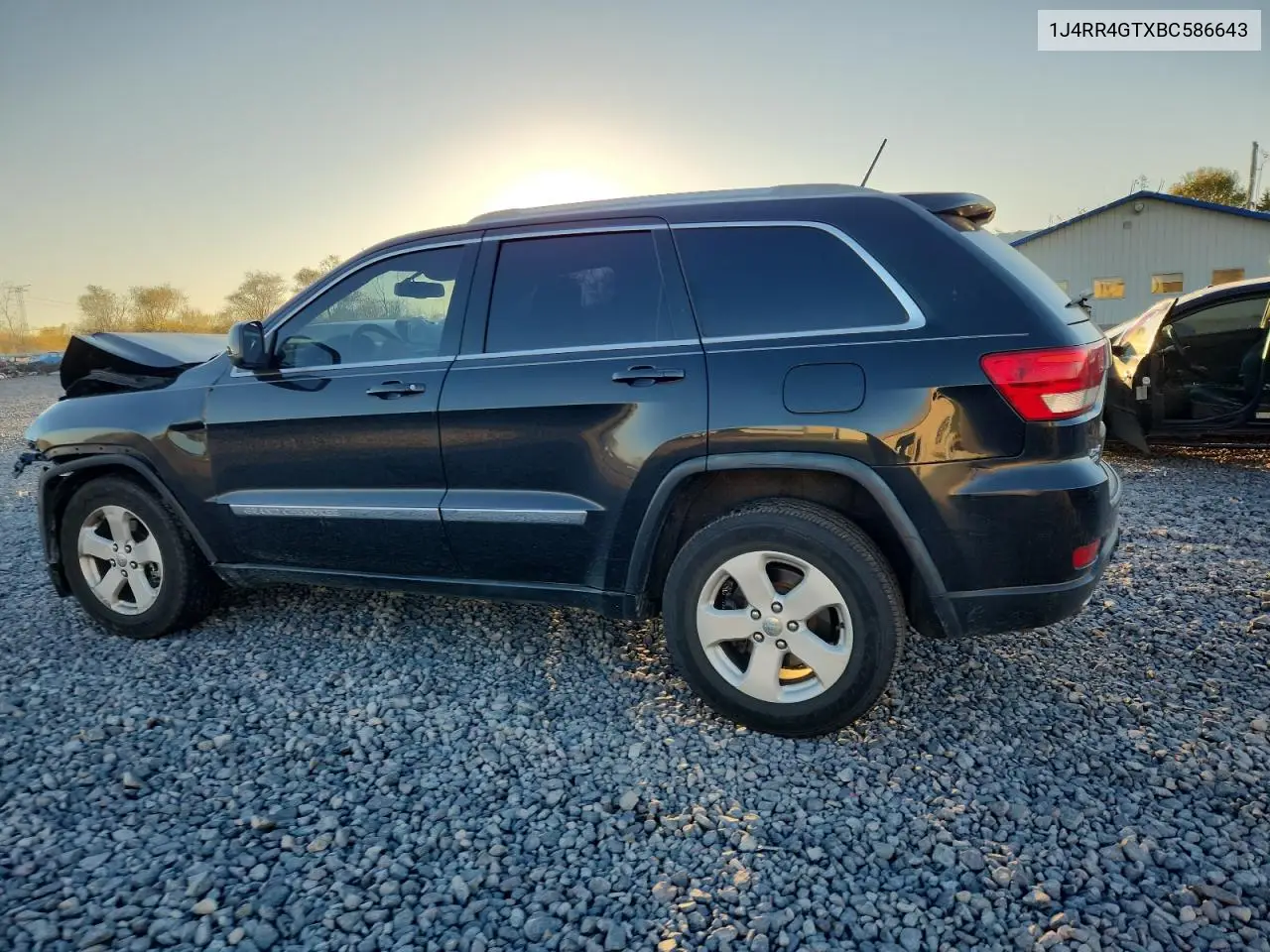 1J4RR4GTXBC586643 2011 Jeep Grand Cherokee Laredo