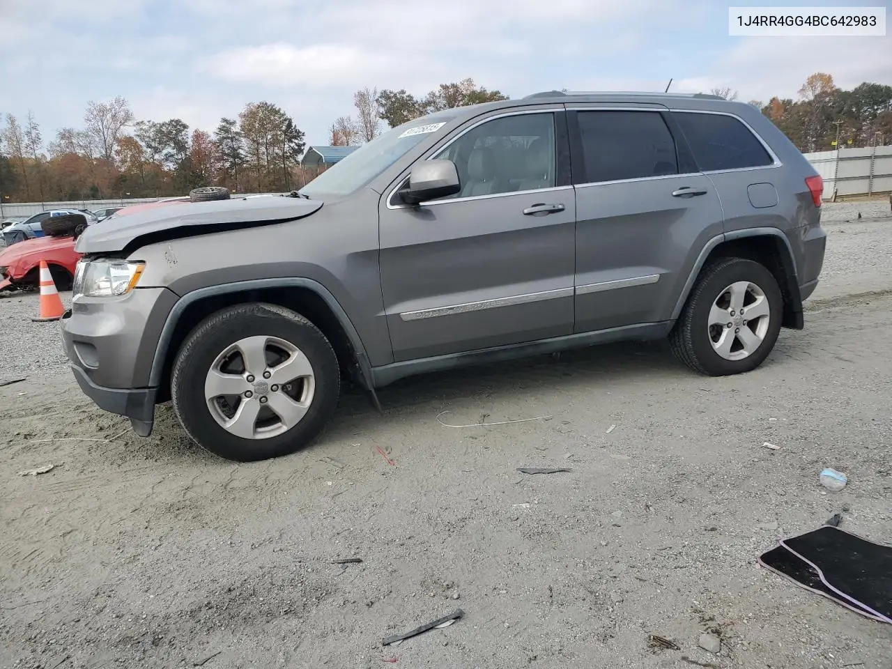 1J4RR4GG4BC642983 2011 Jeep Grand Cherokee Laredo
