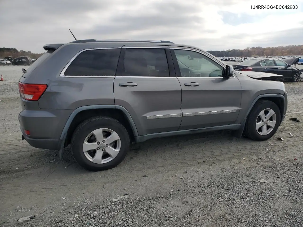 1J4RR4GG4BC642983 2011 Jeep Grand Cherokee Laredo
