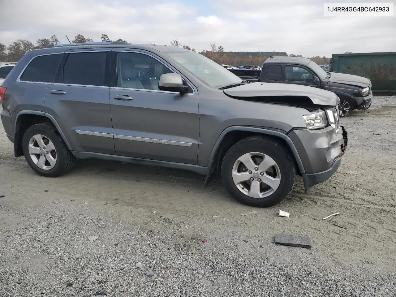 1J4RR4GG4BC642983 2011 Jeep Grand Cherokee Laredo