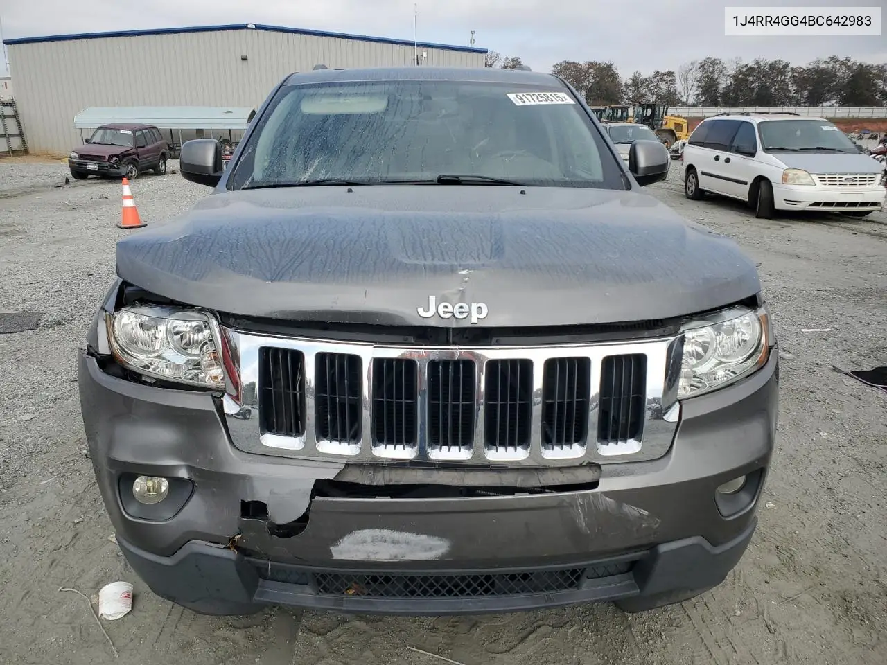 1J4RR4GG4BC642983 2011 Jeep Grand Cherokee Laredo