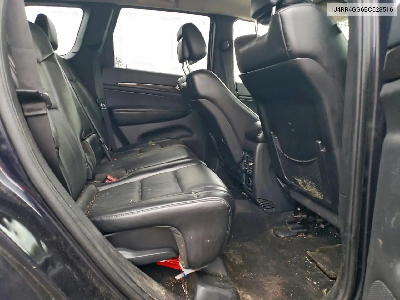 1J4RR4GG6BC528516 2011 Jeep Grand Cherokee Laredo