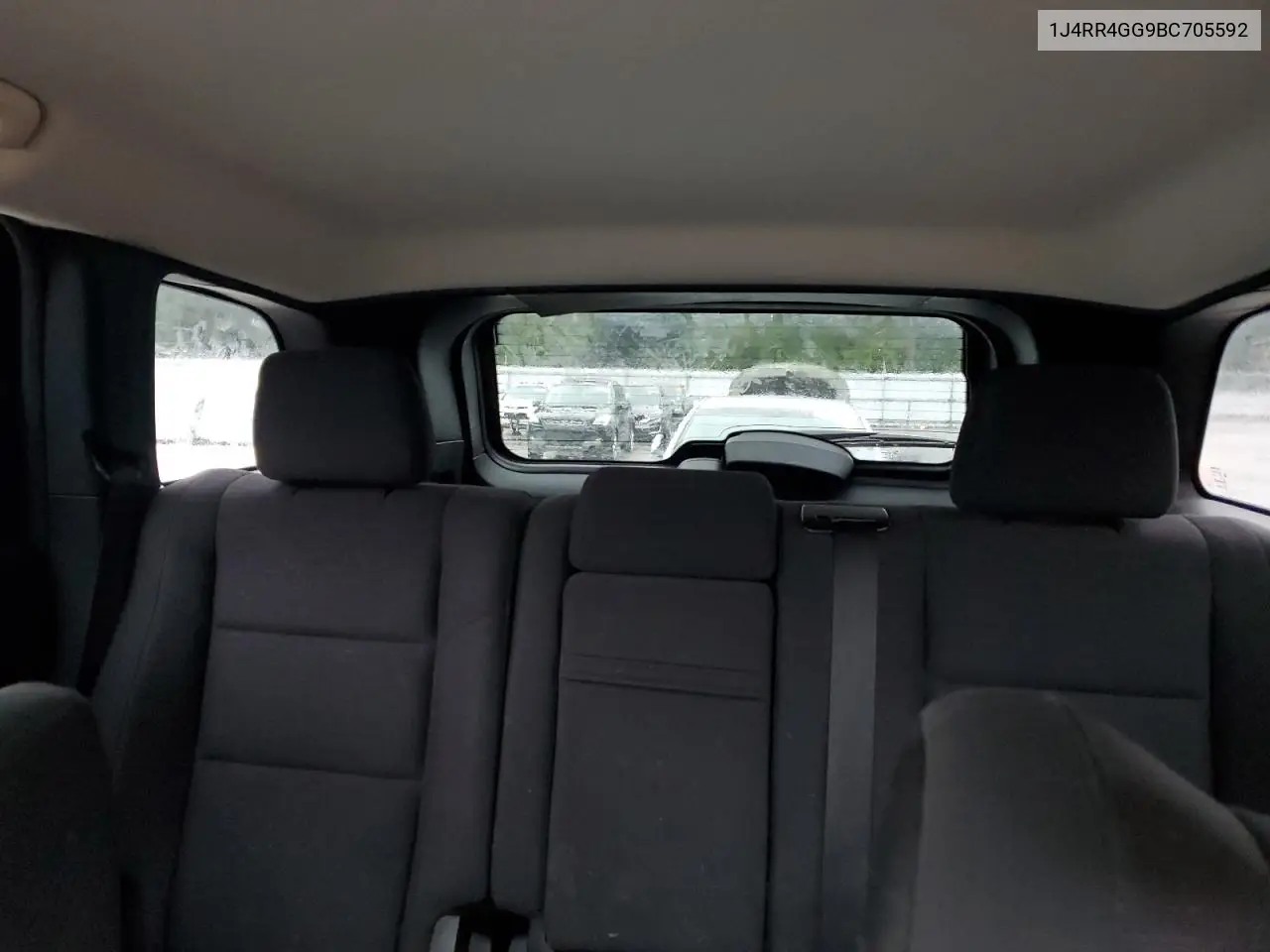 1J4RR4GG9BC705592 2011 Jeep Grand Cherokee Laredo