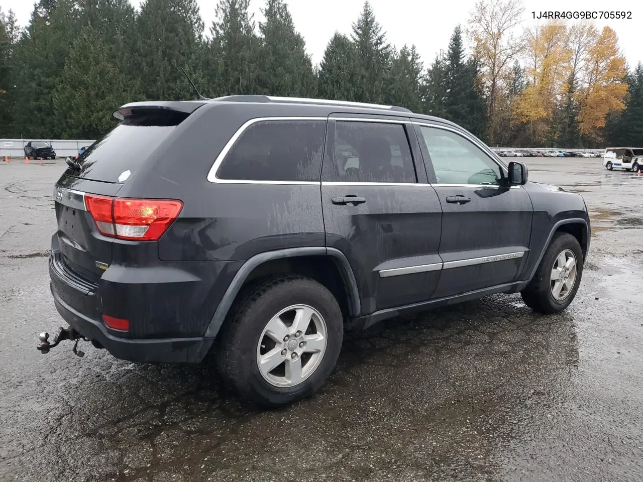 1J4RR4GG9BC705592 2011 Jeep Grand Cherokee Laredo