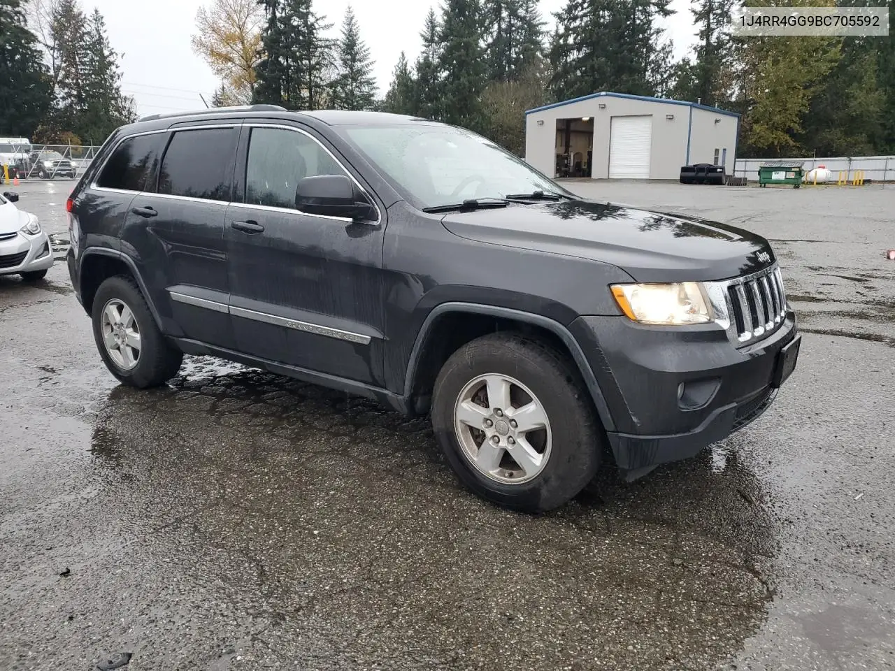 1J4RR4GG9BC705592 2011 Jeep Grand Cherokee Laredo
