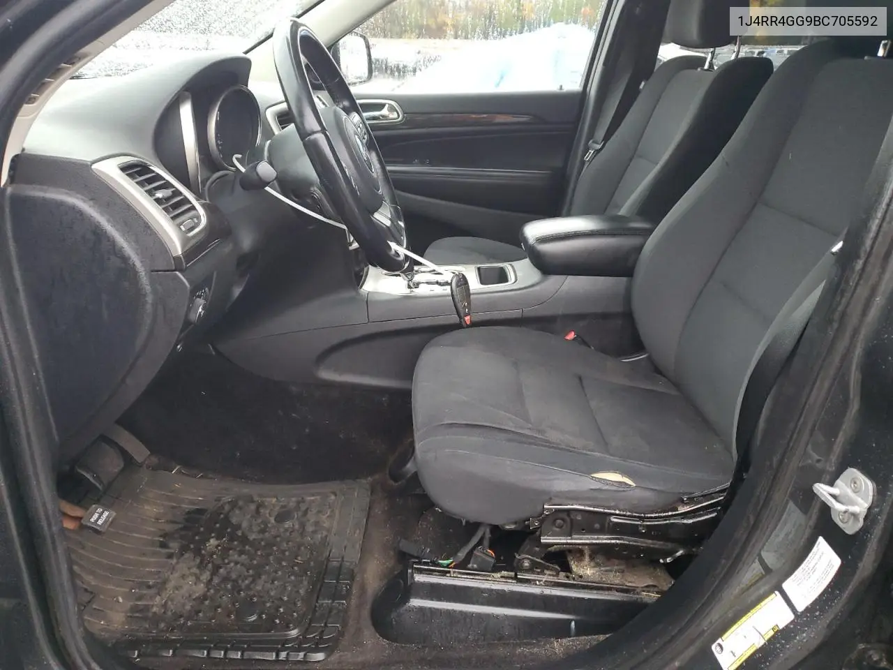1J4RR4GG9BC705592 2011 Jeep Grand Cherokee Laredo