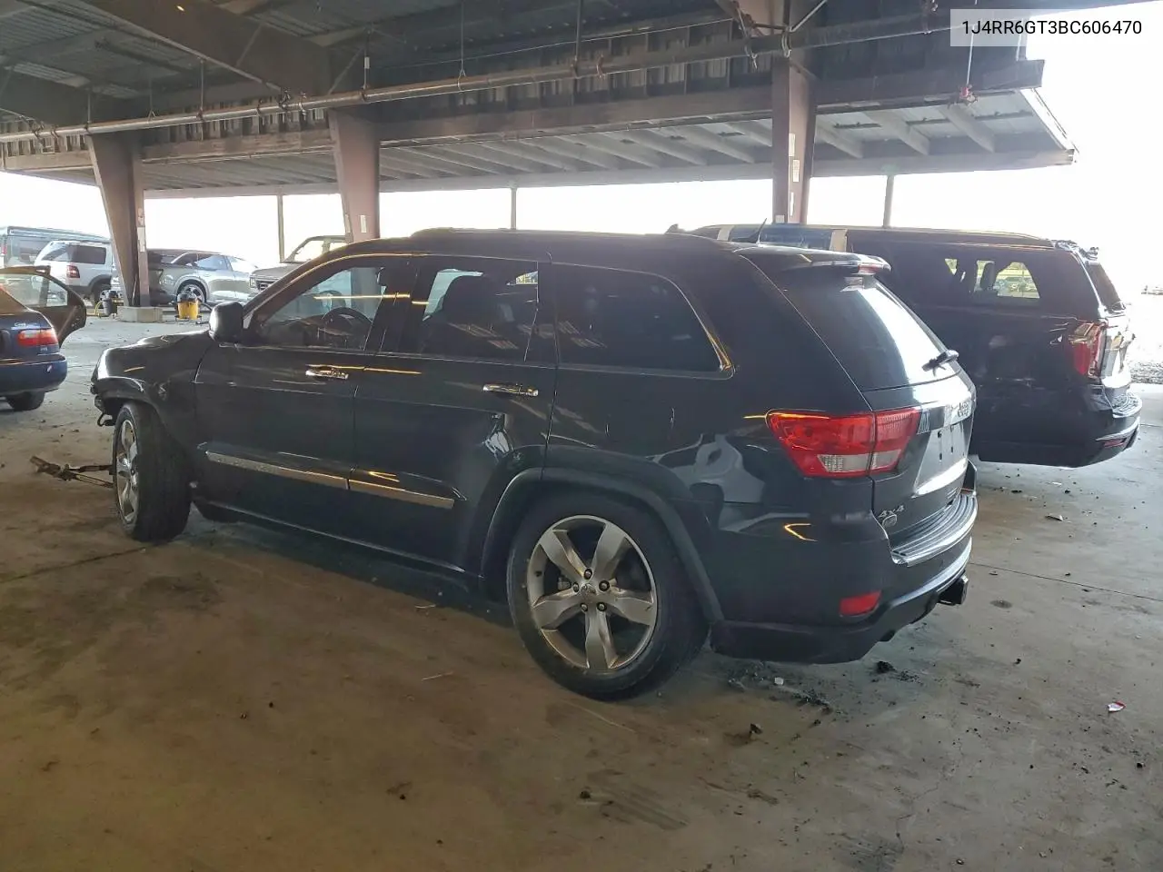 1J4RR6GT3BC606470 2011 Jeep Grand Cherokee Overland