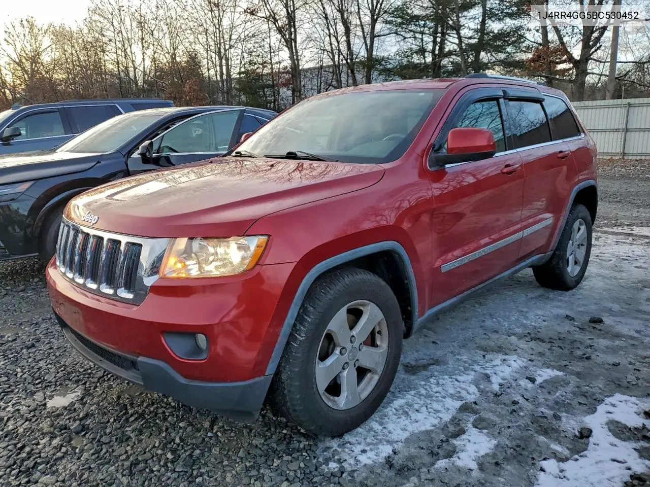 1J4RR4GG5BC530452 2011 Jeep Grand Cherokee Laredo