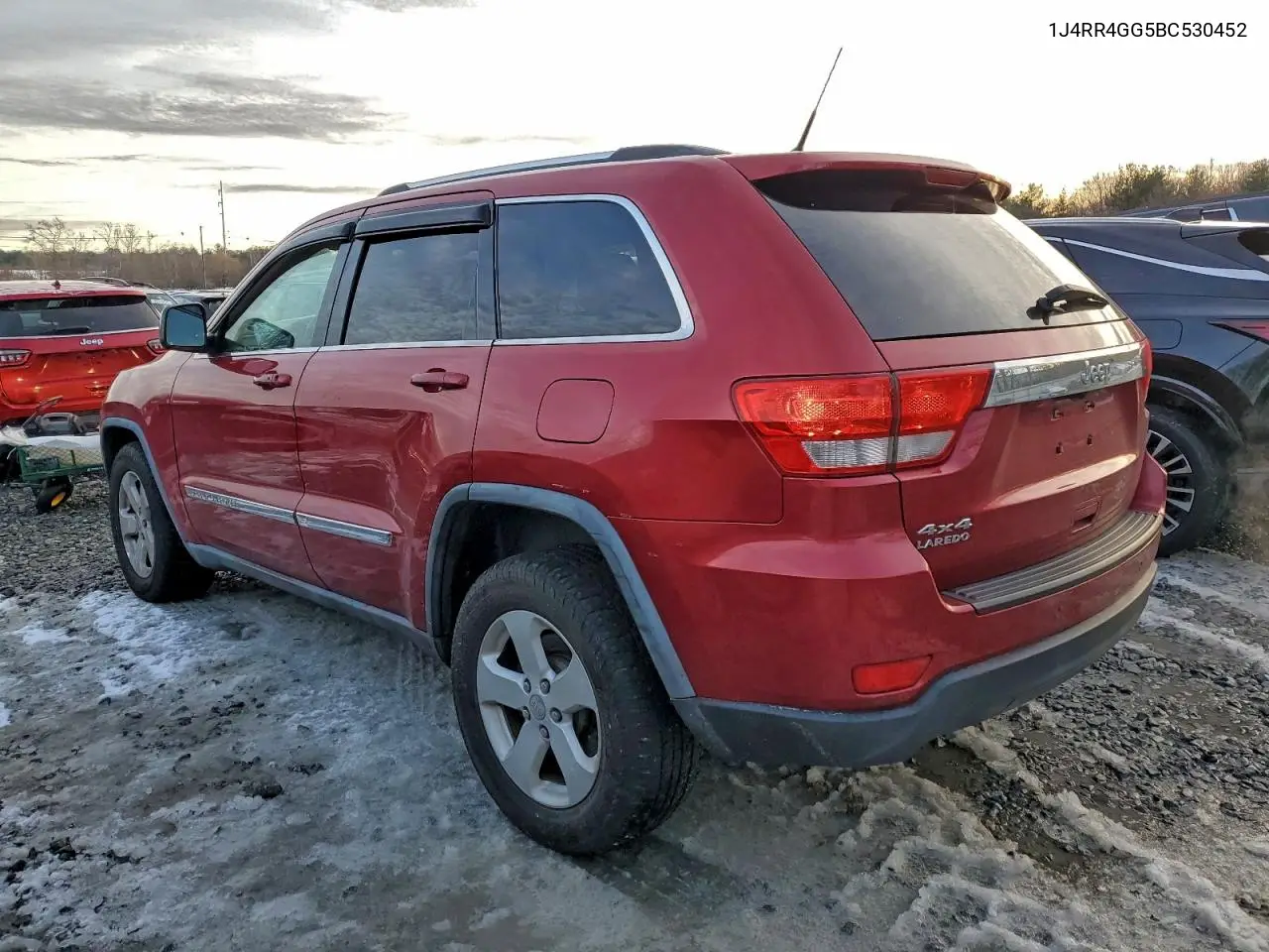 1J4RR4GG5BC530452 2011 Jeep Grand Cherokee Laredo