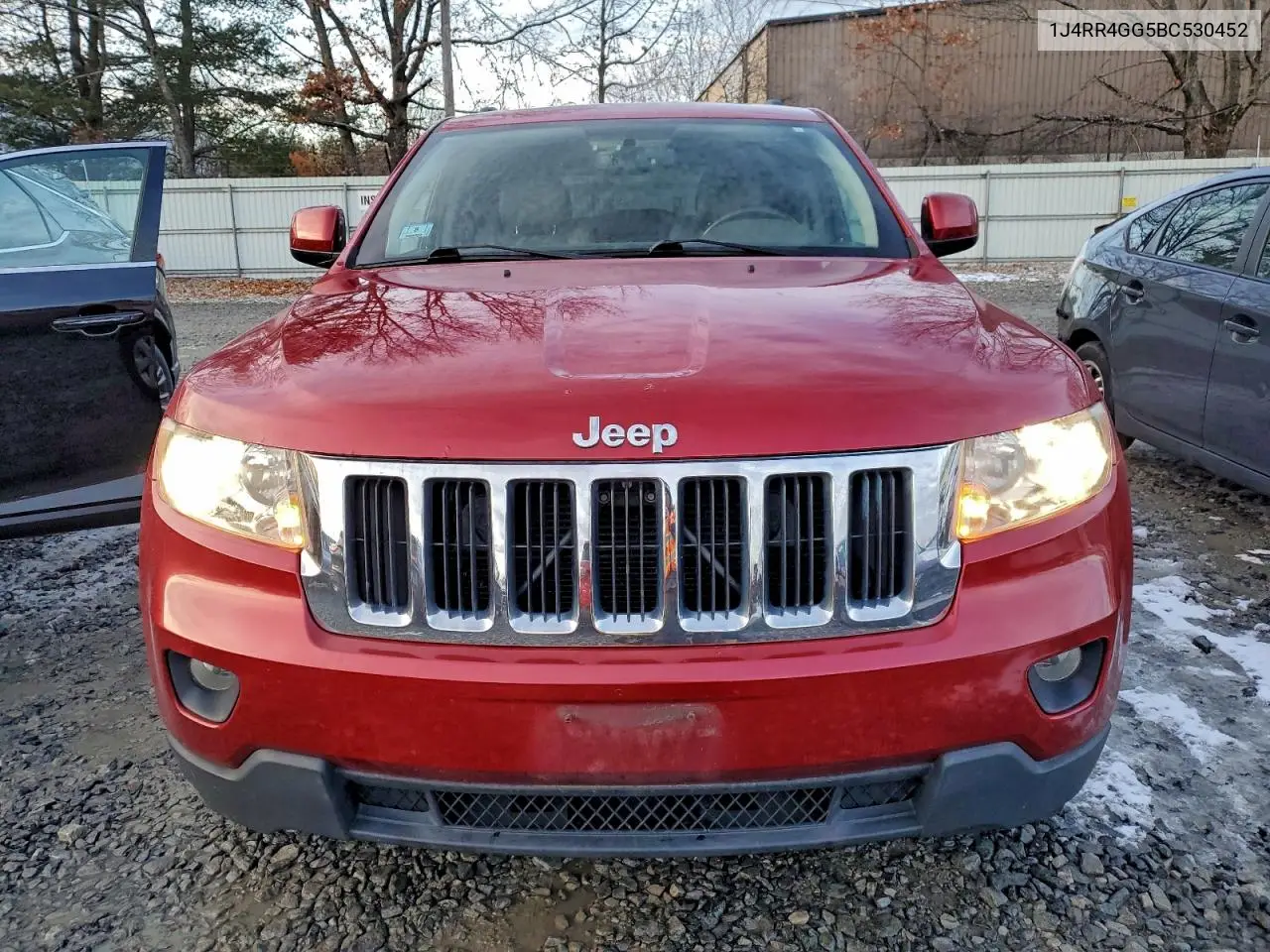 1J4RR4GG5BC530452 2011 Jeep Grand Cherokee Laredo