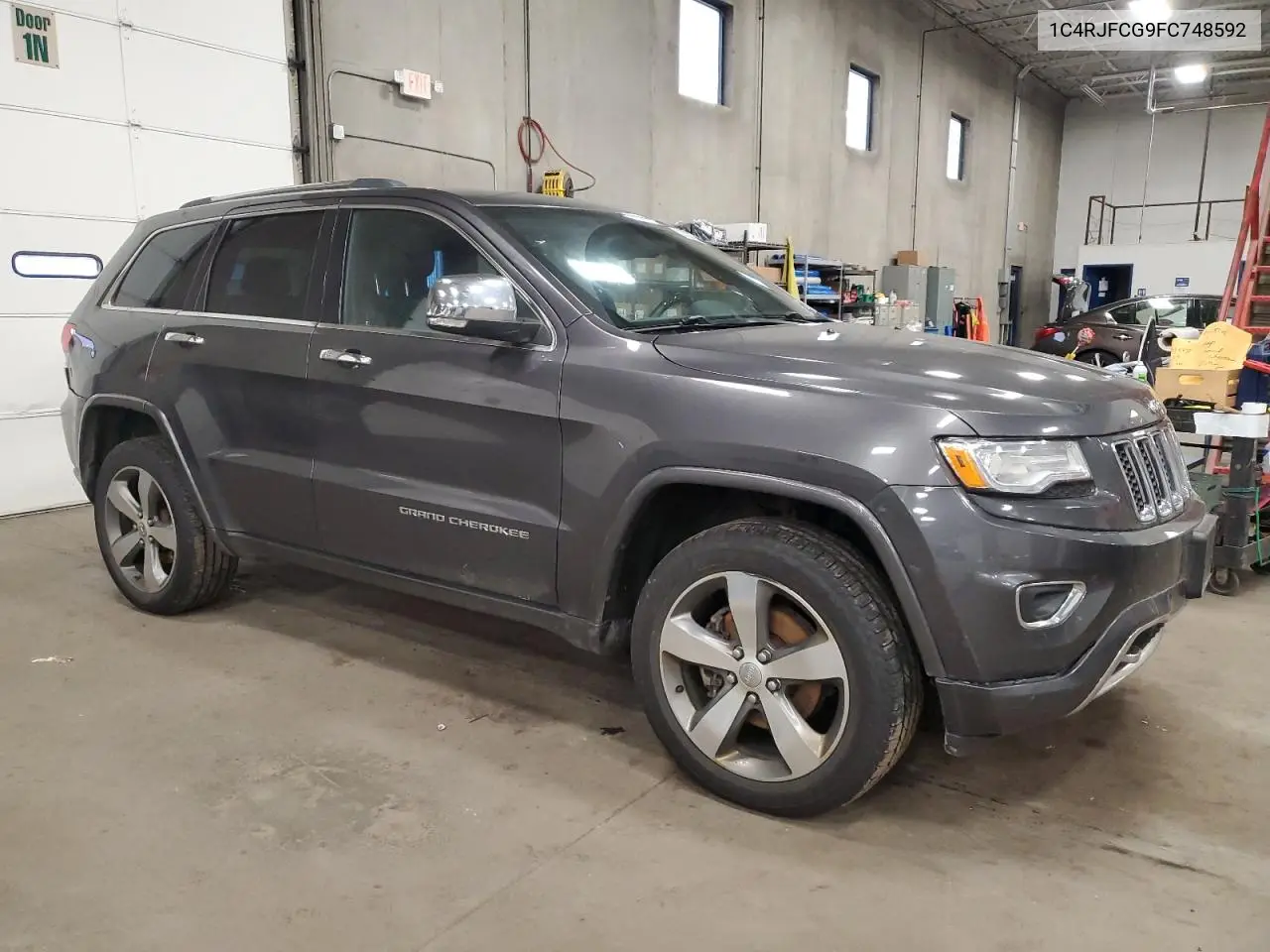 1C4RJFCG9FC748592 2015 Jeep Grand Cherokee Overland