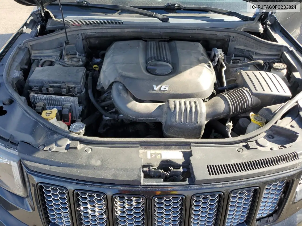 1C4RJFAG0FC233824 2015 Jeep Grand Cherokee Laredo