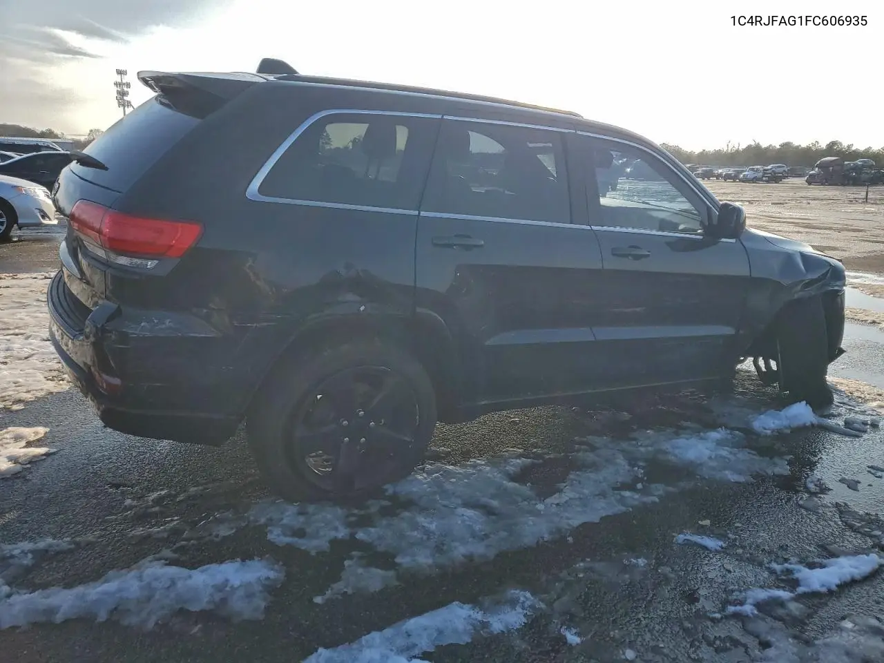 1C4RJFAG1FC606935 2015 Jeep Grand Cherokee Laredo