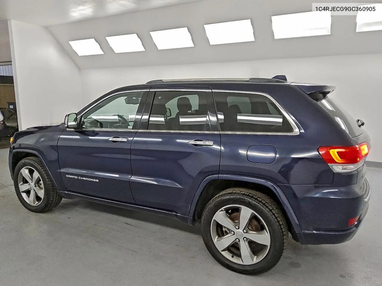 1C4RJECG9GC360905 2016 Jeep Grand Cherokee Overland