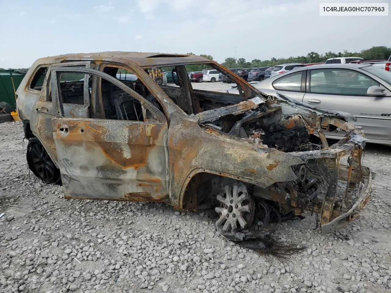 1C4RJEAG0HC707963 2017 Jeep Grand Cherokee Laredo