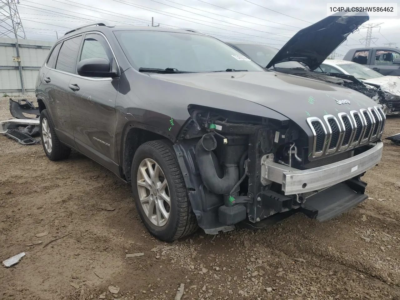 1C4PJLCS2HW586462 2017 Jeep Cherokee Latitude