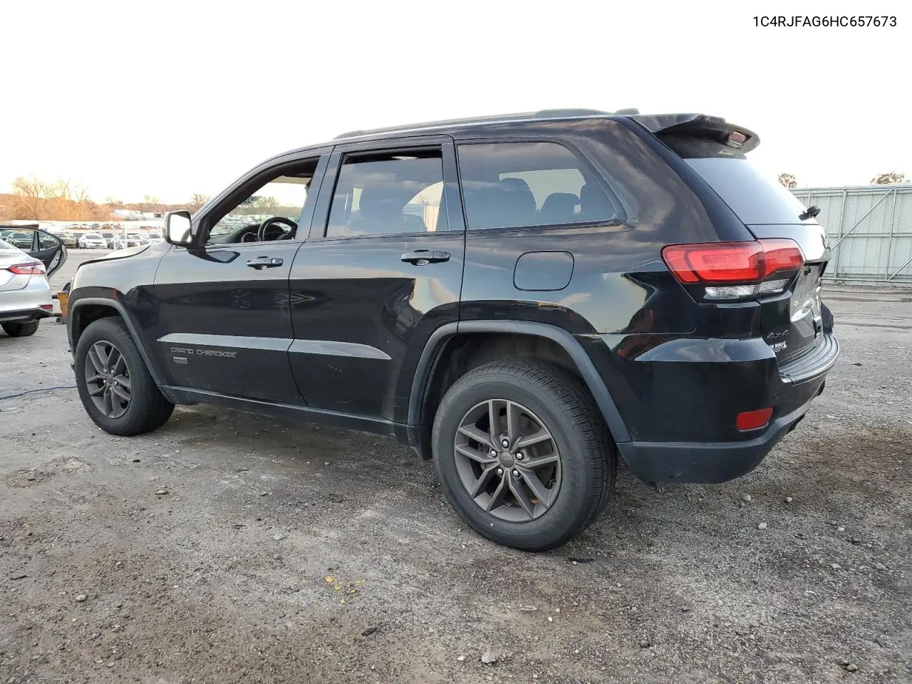 1C4RJFAG6HC657673 2017 Jeep Grand Cherokee Laredo