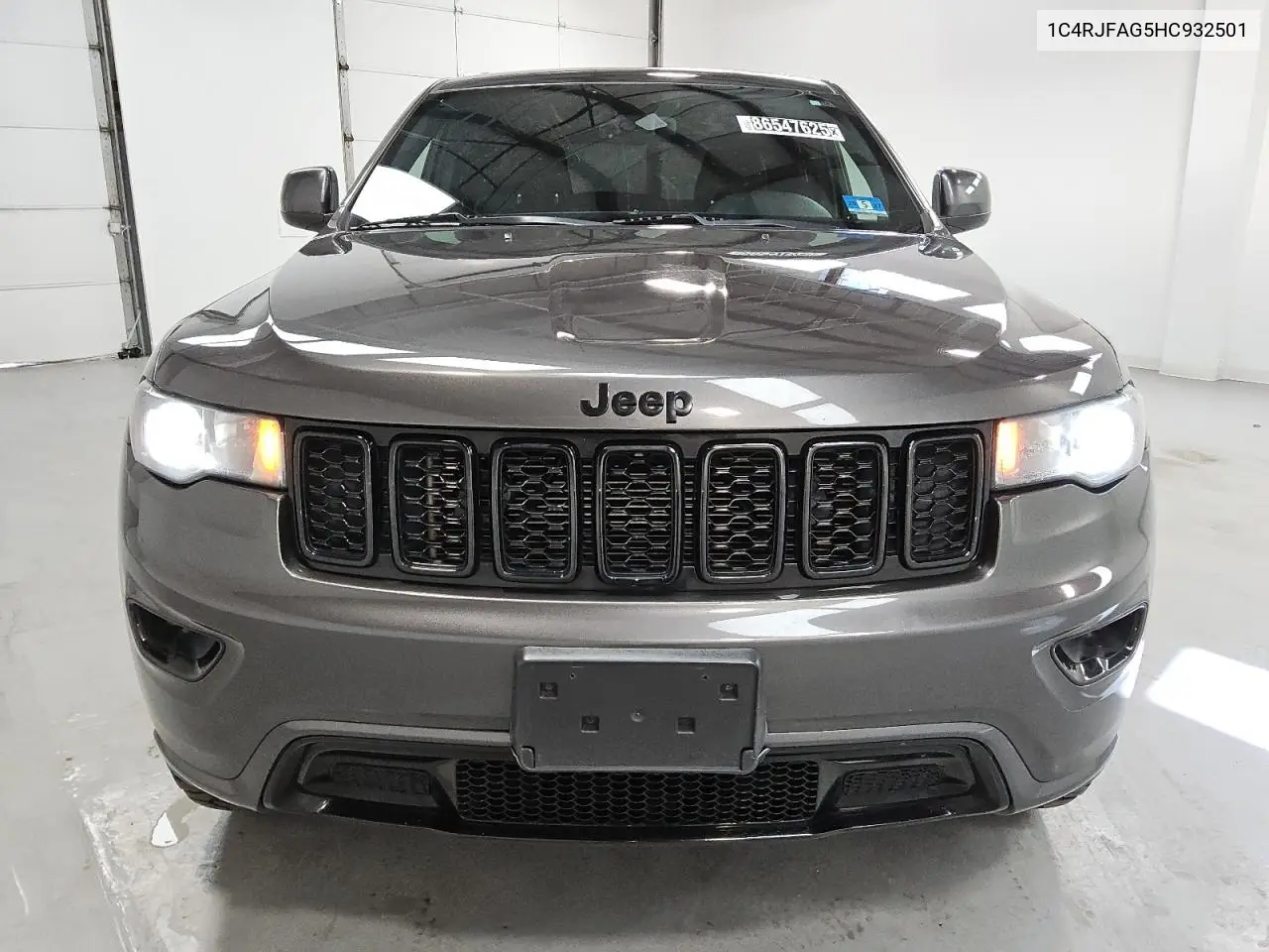 1C4RJFAG5HC932501 2017 Jeep Grand Cherokee Laredo